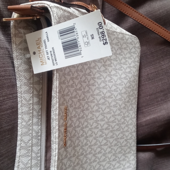 Michael Kors Purse - Picture 6 of 9